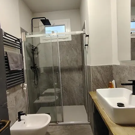 Fabio Haus * 的里雅斯特